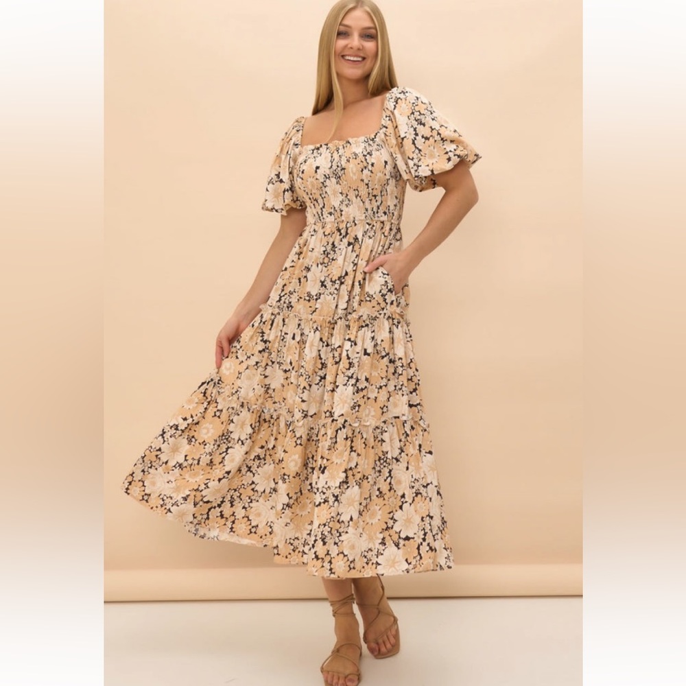 NWT Lyanna smocked puff sleeve floral midi dress size US 4